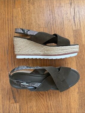 Marc Fisher Olive Suede Platform Espadrille Wedges with Snakeskin Sling size 8.5